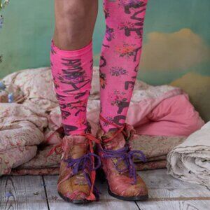 Magnolia Pearl Socks 112 Love Amor Viva Fiesta - NWT